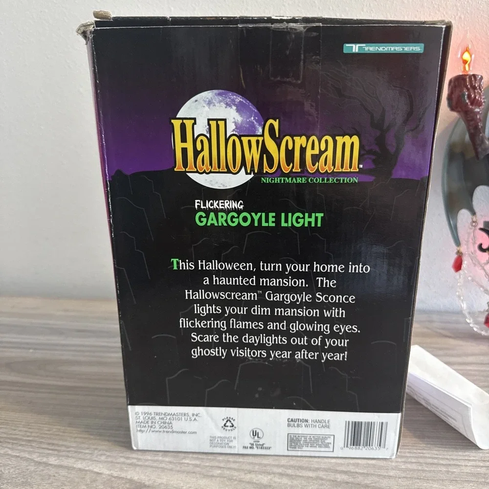 VTG 1996 HallowScream Nightmare Collection Flickering Gargoyle Light Wall Sconce